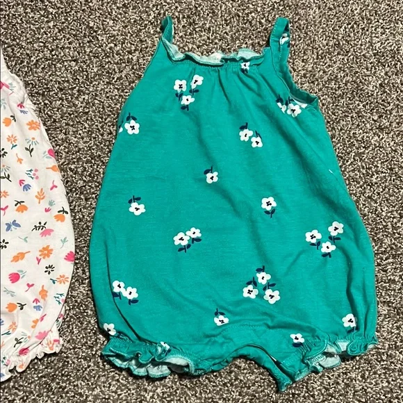 LIKE NEW super soft baby girl 3M Carter's Floral rompers set! - Picture 3 of 3